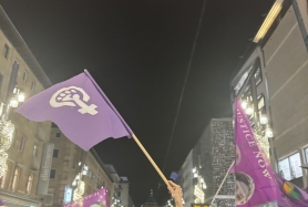 Gegen Patriarchat und Kapital – Frauenkampf ist international! Feministische Fahen bei der Demo am 25.11. in Mannheim