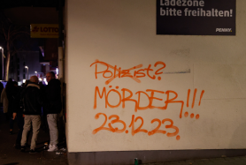 Polizeigewalt stoppen! Malung mit dem Text Polizist? Mörder! 23.12.