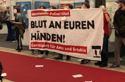 Protest gegen Polizeigewalt auf dem Mannheimer Maimarkt