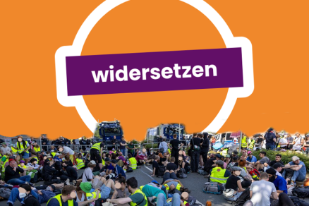 Logo von widersetzen und Sitzblockade im Vordergrund